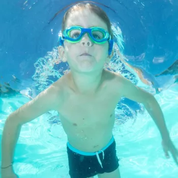 SCHILDKROT Junior svømmebrille Capri, blå/grøn, anti-fog, splintfrie polycarbonatglas, justerbart bånd, 1 par (940055)