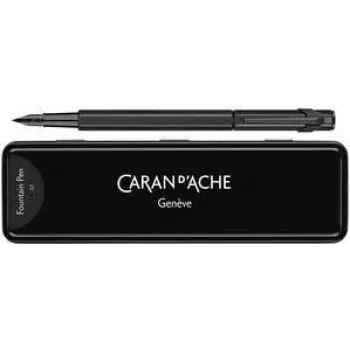 Caran d'Ache 849 Black Code fyldepen, medium spids, matsort 840.496